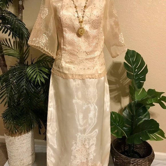 Beautiful Cream Beige Kimona Gown with matching Alampay, 3 pcs. Ma. Clara Style - Picture 6 of 16